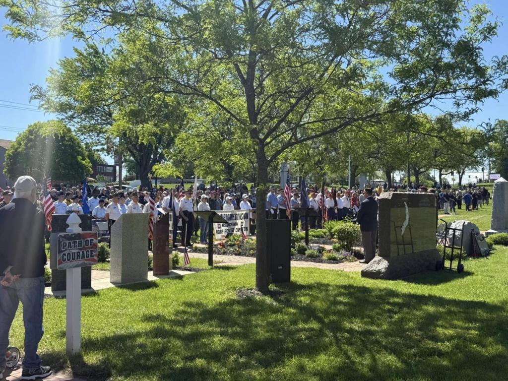 Legislator Lorigo honors those who gave their lives in service to our country during Memorial Day services